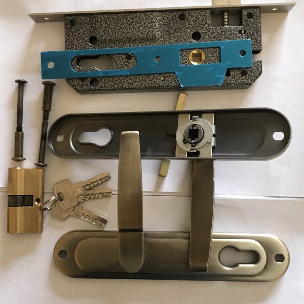 maddox mega door lock with handle